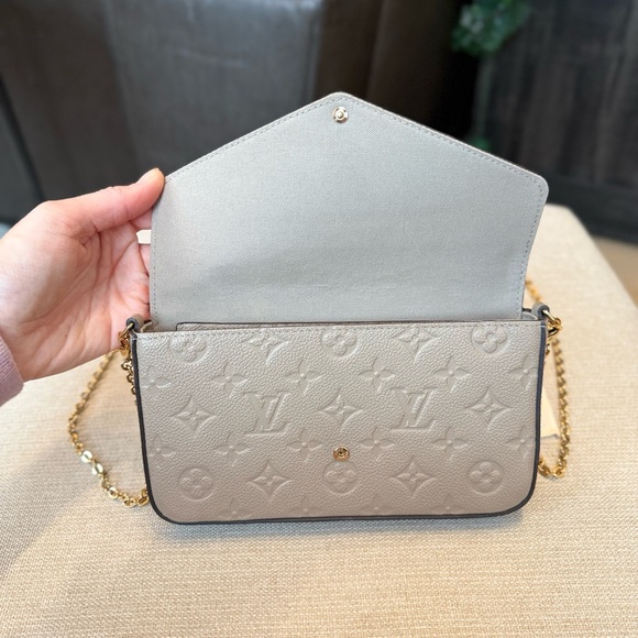 Beige Louis Vuitton Cream Clutch with Elegant Gold Hardware - Picture 4 of 14